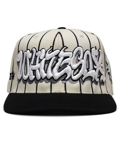 "SOX" PINSTRIPE SPELL OUT (CRM/BLK)